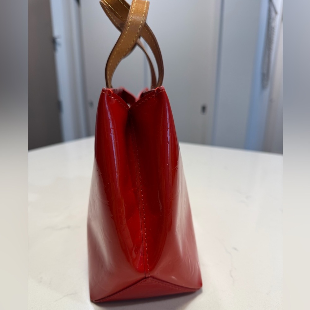 Louis Vuitton Red Vernis Reade Handbag - Picture 3 of 10
